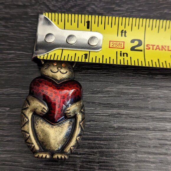 Coldwater Creek Cat Holding Heart Brooch Pin Brass Red Enamel - Picture 5 of 5